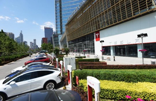 亞洲最大超級(jí)充電站可以使華貿(mào)周邊特斯拉車(chē)主更便捷、高效地進(jìn)行充電