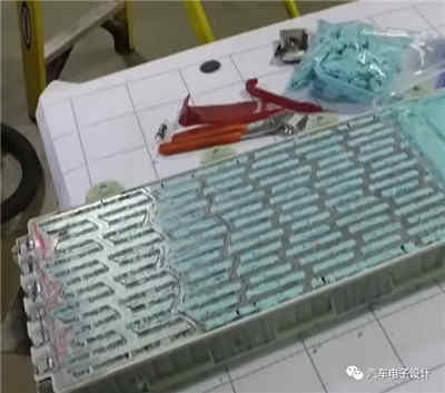 蒙羅聯(lián)合公司拆解Model 3 大功率充電機充電蓄電池